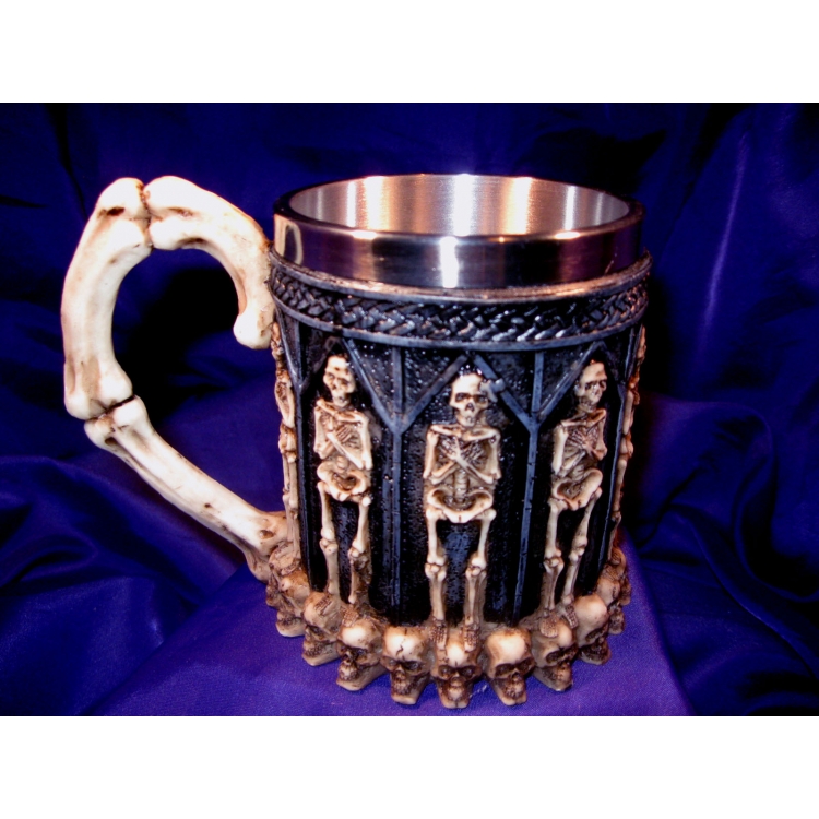 GTH013 Nemesis Now Skull and Skeleton Crypt Tankard with Stainless Steel Inner RRP £16.99